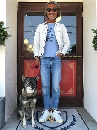 С чем носить белую джинсовую куртку мужчине