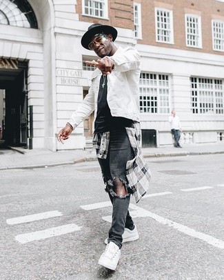 С чем носить белую джинсовую куртку мужчине