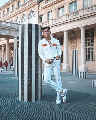 С чем носить белую джинсовую рубашку мужчине