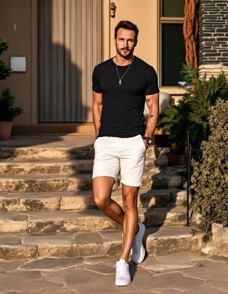 С чем носить белые джинсовые шорты мужчине