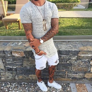 С чем носить белые джинсовые шорты мужчине