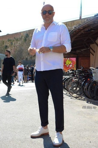 Какие брюки чинос носить с белыми туфлями дерби