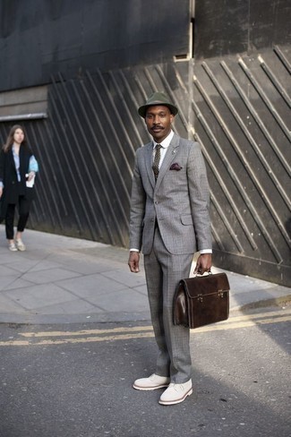 С чем носить белые туфли дерби