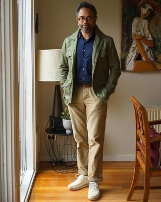 С чем носить белые ботинки дезерты