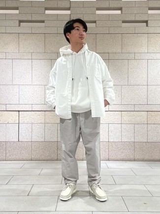 С чем носить белые ботинки дезерты