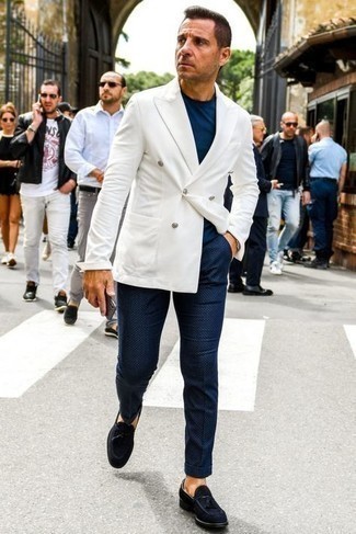 Какие лоферы с кисточками носить с белым двубортным пиджаком