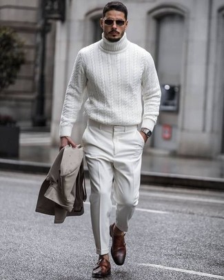Какие водолазки носить с белыми классическими брюками мужчине