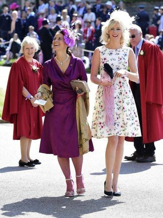 С чем носить белую шляпу с украшением женщине