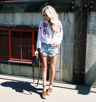 С чем носить белую рубашку с вышивкой женщине