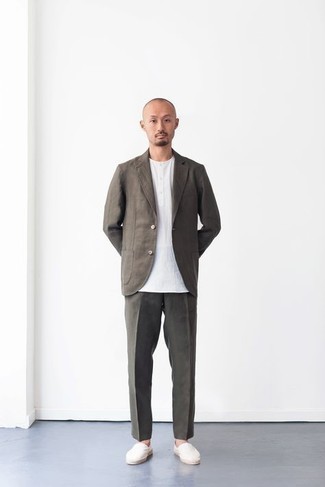 Какие костюмы носить с белыми эспадрильями