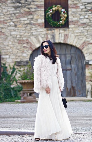 Какие платья-макси носить с белой короткой шубой
