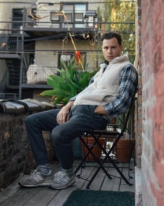 С чем носить белую куртку без рукавов мужчине