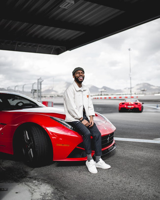 Какие низкие кеды носить с белой курткой харрингтон