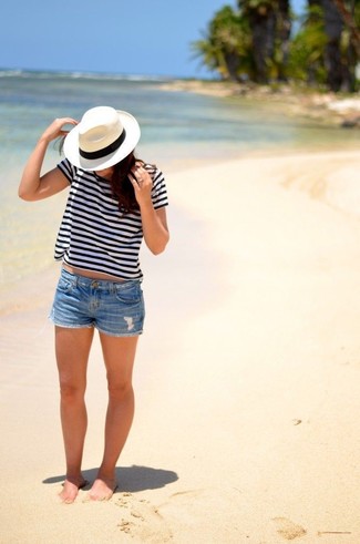 С чем носить белую шляпу женщине