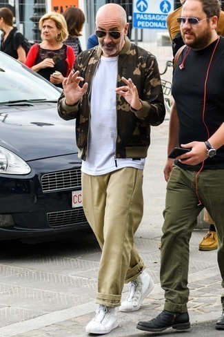 Какие бомберы носить с белыми высокими кедами мужчине