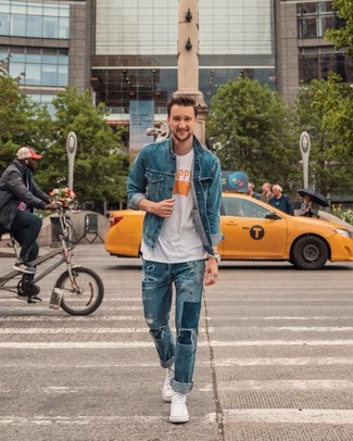 Какие джинсовые куртки носить с белыми высокими кедами мужчине