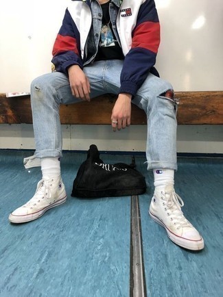 Какие джинсовые куртки носить с белыми высокими кедами мужчине