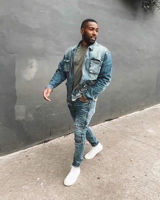 Какие джинсовые куртки носить с белыми высокими кедами мужчине