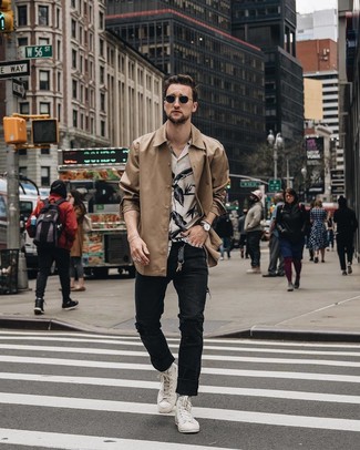 Какие джинсы носить с белыми высокими кедами мужчине