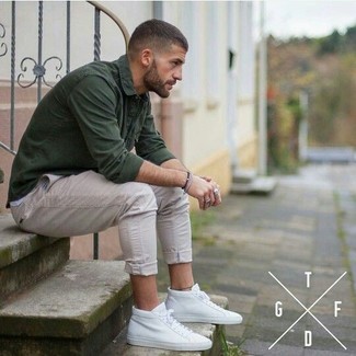 С чем носить белые высокие кеды мужчине