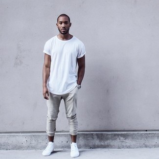 С чем носить белые высокие кеды мужчине