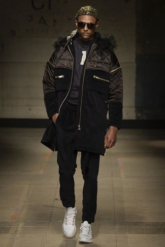 Какие куртки-пуховики носить с белыми высокими кедами мужчине