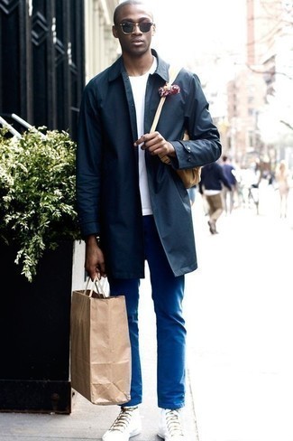 Какие дождевики носить с белыми высокими кедами мужчине