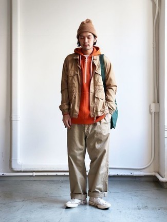 Какие куртки-рубашки носить с белыми высокими кедами мужчине