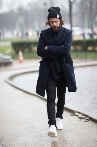 Какие куртки-рубашки носить с белыми высокими кедами мужчине