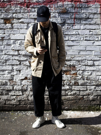 Какие куртки-рубашки носить с белыми высокими кедами мужчине