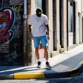 Какие шорты носить с белыми высокими кедами мужчине