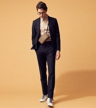 Какие костюмы носить с белыми высокими кедами