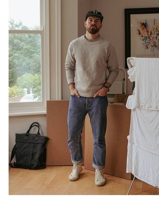 Какие свитшоты носить с белыми высокими кедами мужчине