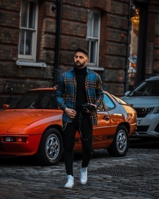 Какие водолазки носить с белыми высокими кедами мужчине