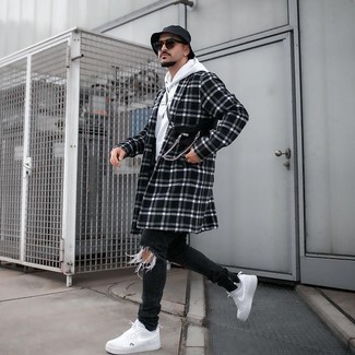 Как носить белый худи с черным длинным пальто