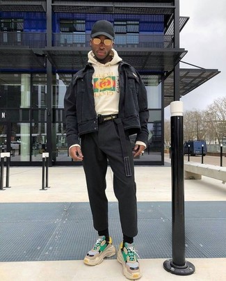 Какие джинсовые куртки носить с белым худи мужчине