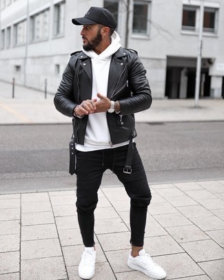 Какие джинсы носить с белым худи мужчине