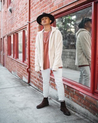 Какие джинсы носить с белым худи мужчине