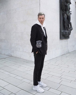 С чем носить белый худи мужчине