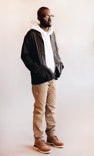 Какие куртки-рубашки носить с белым худи мужчине