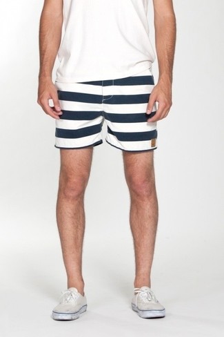 С чем носить белые шорты в горизонтальную полоску мужчине