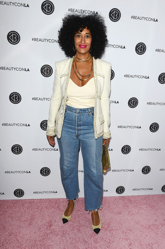 С чем носить белую куртку женщине