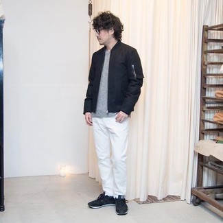 Какие кроссовки носить с белыми джинсами мужчине