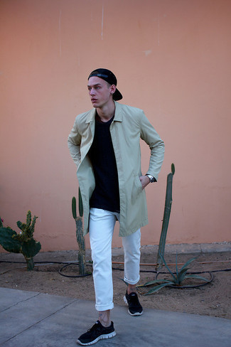 Как носить белые джинсы с черными кроссовками мужчине