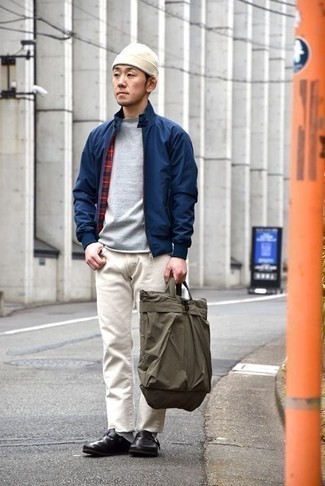 Какие бомберы носить с белыми джинсами мужчине