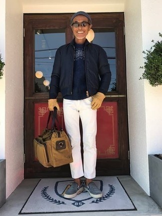 Какие бомберы носить с белыми джинсами мужчине