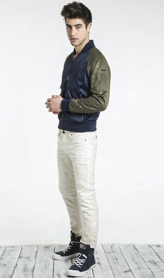 Какие бомберы носить с белыми джинсами мужчине
