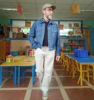 Какие джинсовые куртки носить с белыми джинсами мужчине