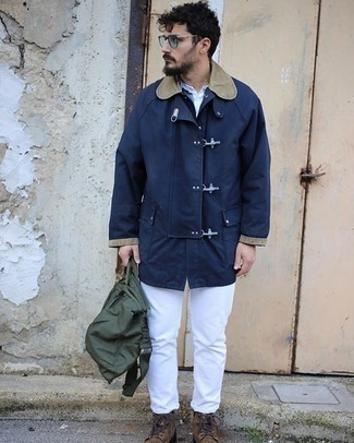 Какие футболки на пуговицах носить с белыми джинсами мужчине