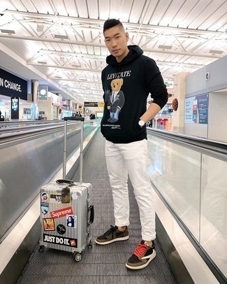 Какой худи носить с белыми джинсами мужчине